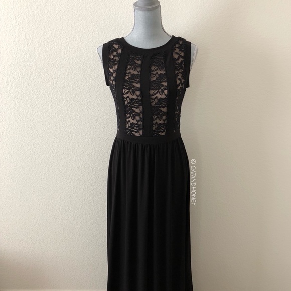 Candalite Lace Maxi Dress - Picture 2 of 6